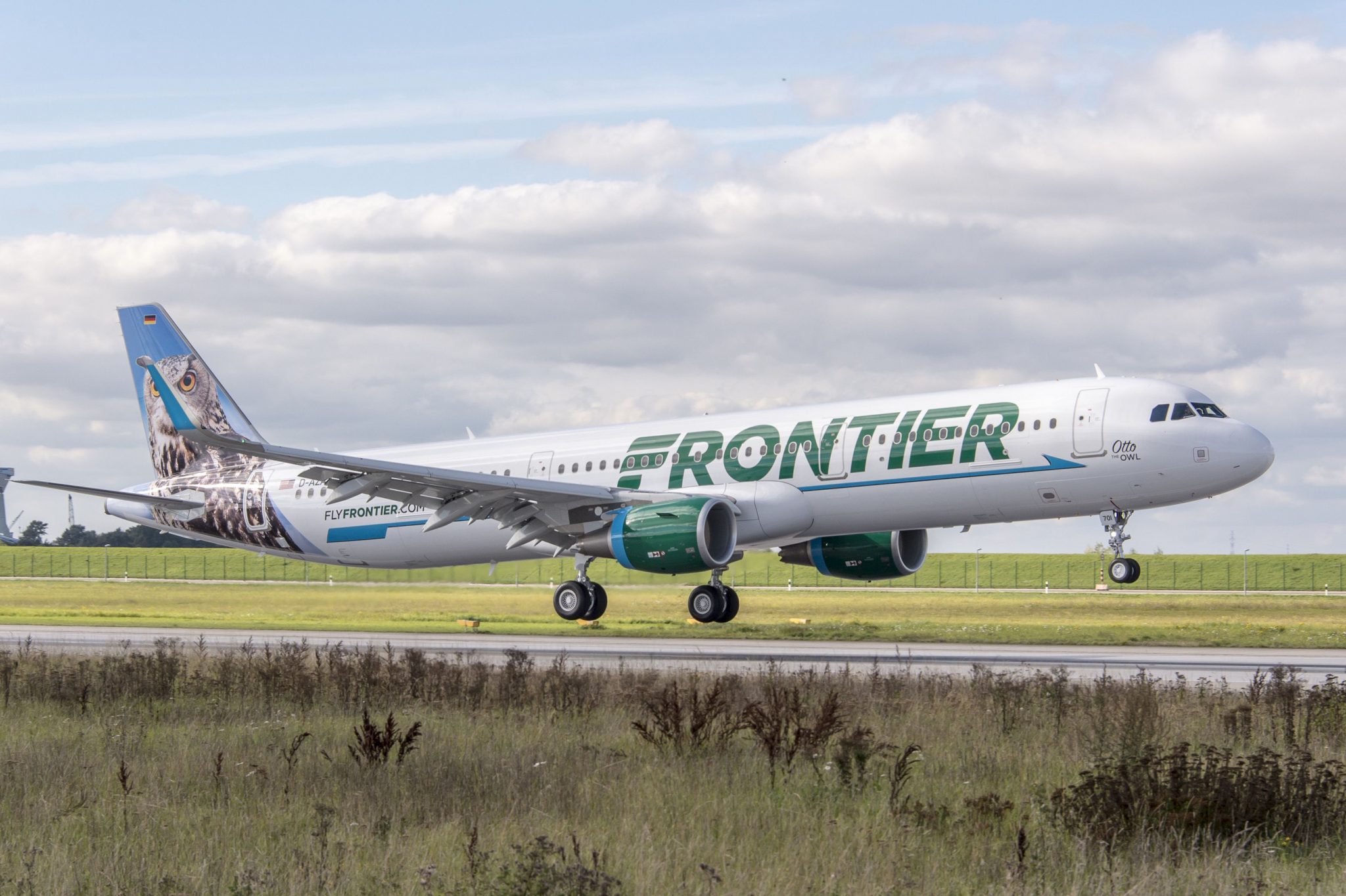 Frontier Airlines To Add Cincinnati Crew Base, Reopen Chicago Base